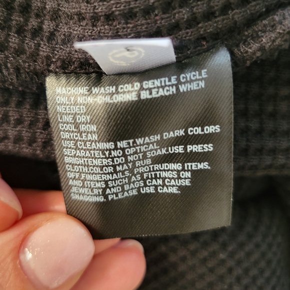 Uniqlo Black Waffle Knit sweater - Picture 4 of 6